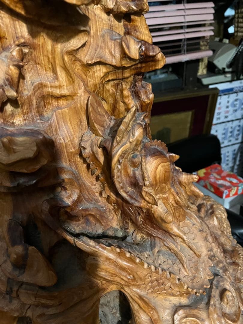 木彫り龍、90センチ龍の木彫り、特大木彫りの龍、一刀彫の龍、ドラゴン、木の株の龍