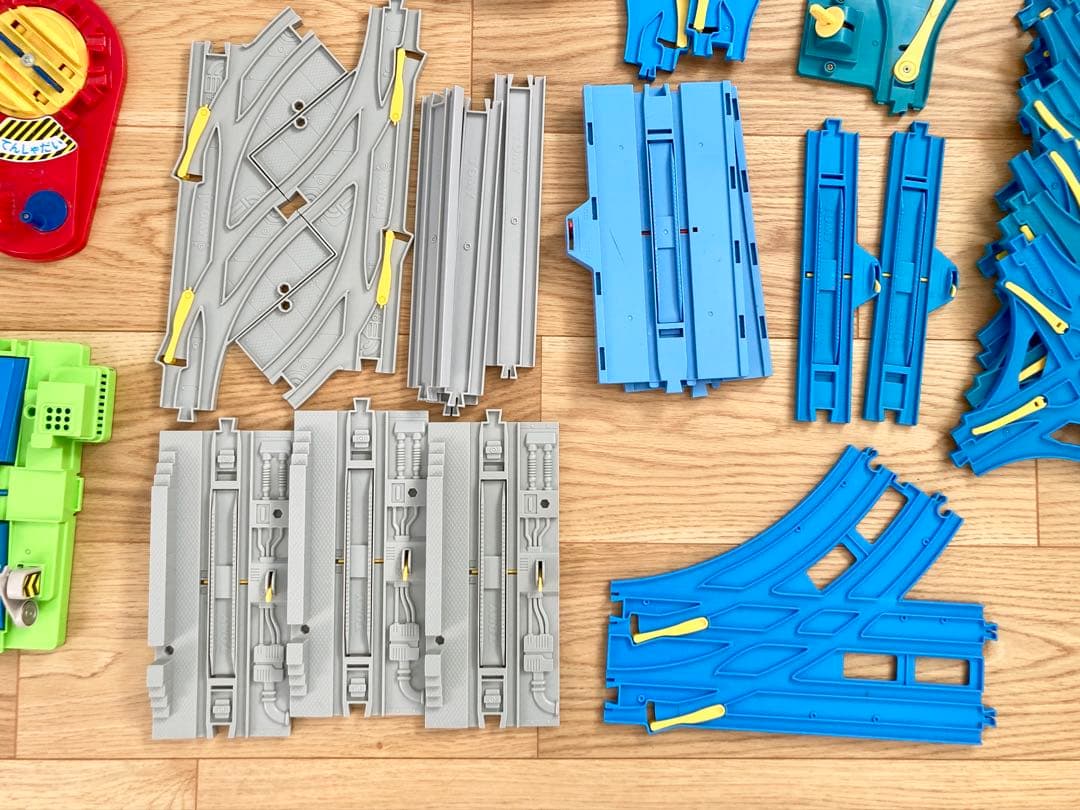 ☆トミカ☆ ▼プラレール　333個　橋脚 踏切 レール 曲線 登坂 大量 大容量