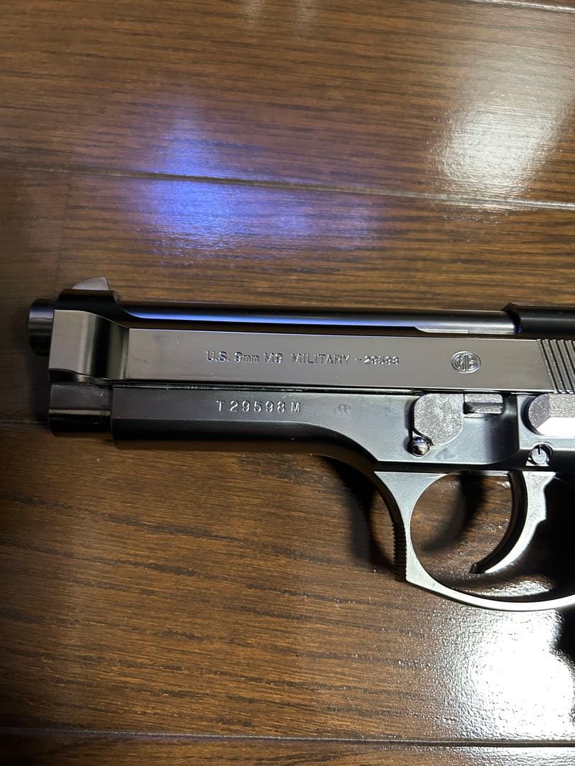 東京マルイ　M92F クロームステンレス　ガスブローバック　ハンドガン