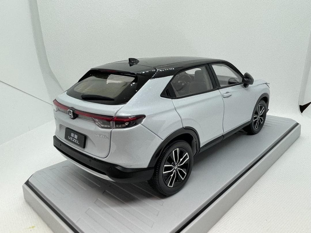 600-015 1/18 ホンダ ヴェゼル ALL NEW ホワイト