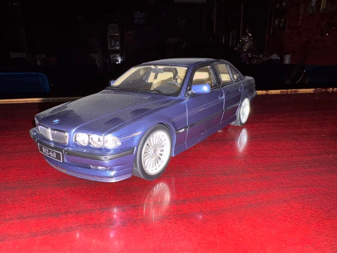  e38 1/18 ミニカー