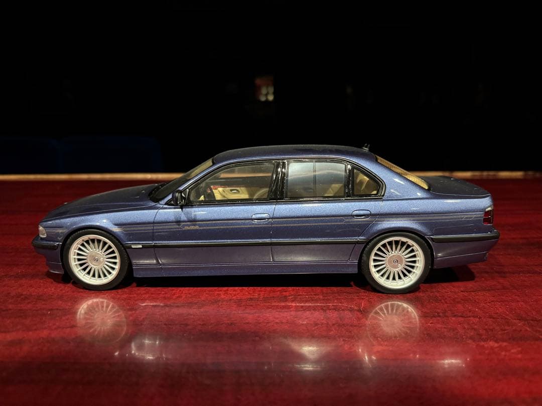  e38 1/18 ミニカー