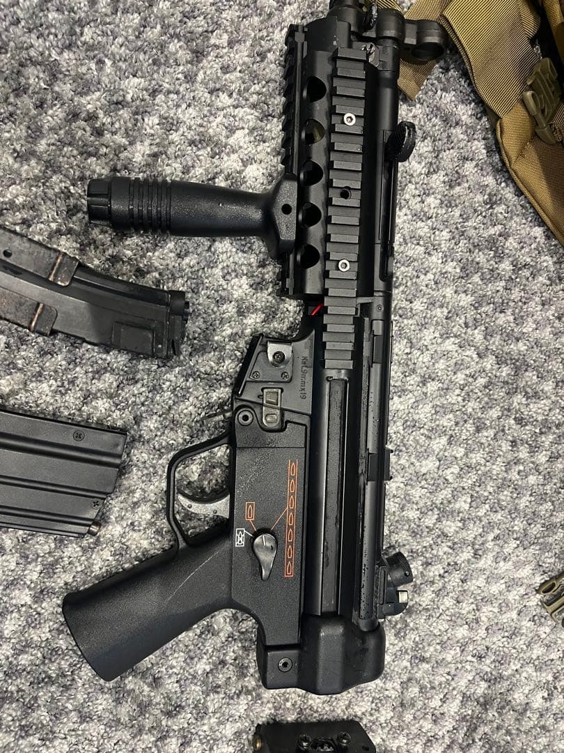 最終値下げです。送料込みになりました！MP5ガスガンとM&P9ピストルセット