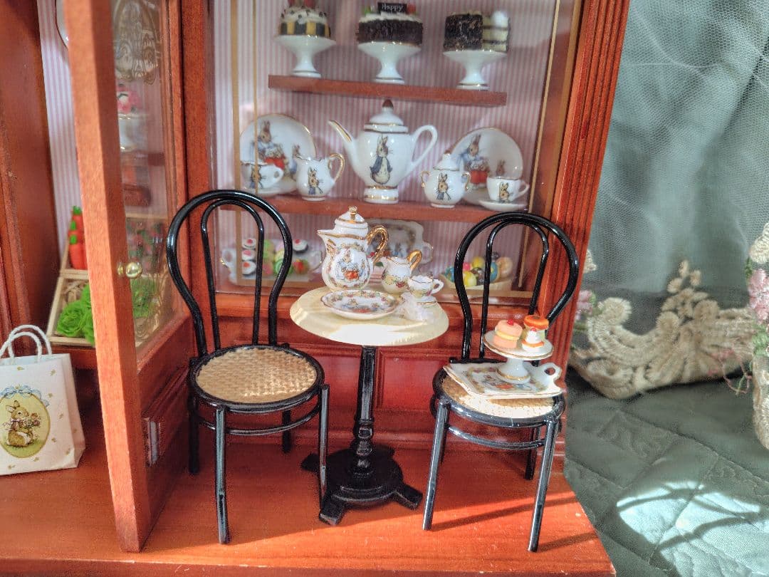 ロイターポーセリン　ミニチュア　ドールハウス　ピーターラビットカフェ