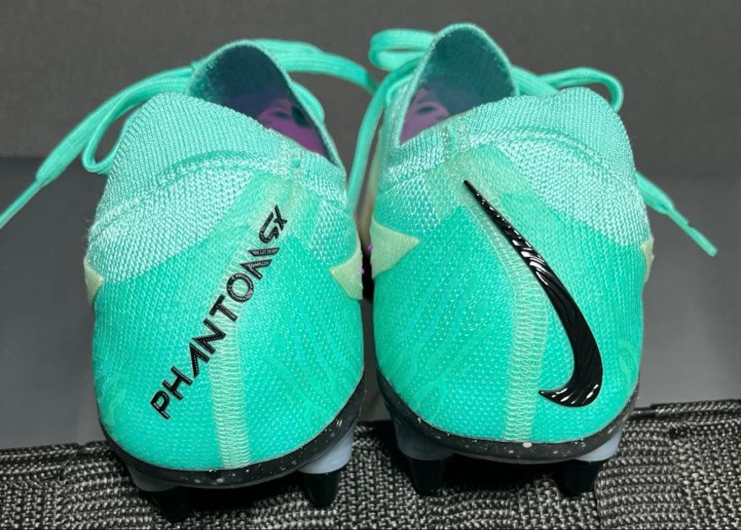 NIKEナイキ　サッカースパイク　ファントムGX 天然芝用　取り替え式スタッド