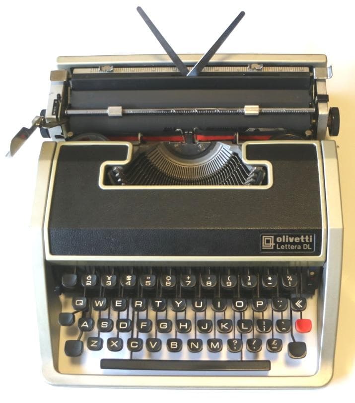 値引完動美品タイプライター Olivetti Lettera DL 国際文字配列