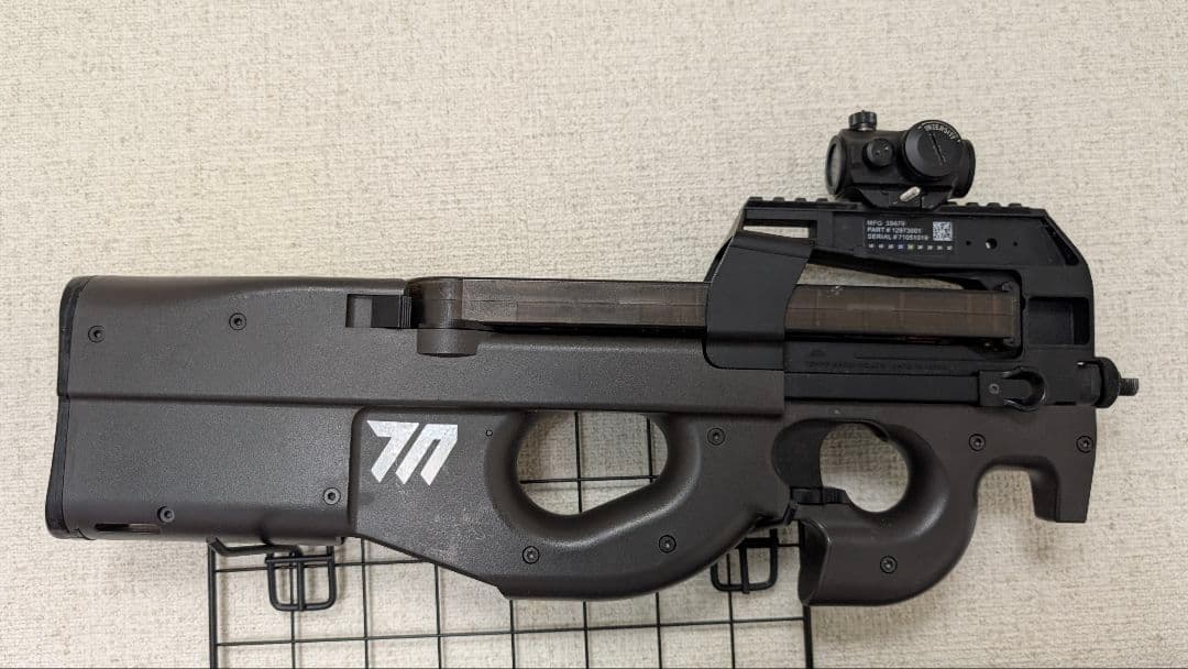 東京マルイ p90 ブラック ドットサイト・予備マガジン・バッテリー付属