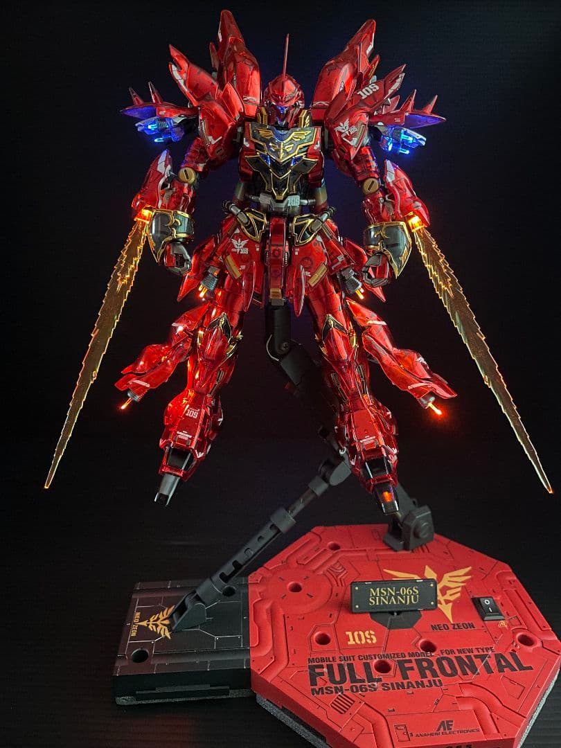 ま*お様 ガンプラRGシナンジュクリアカラーメカニカルコアメッキ調LED発光全塗