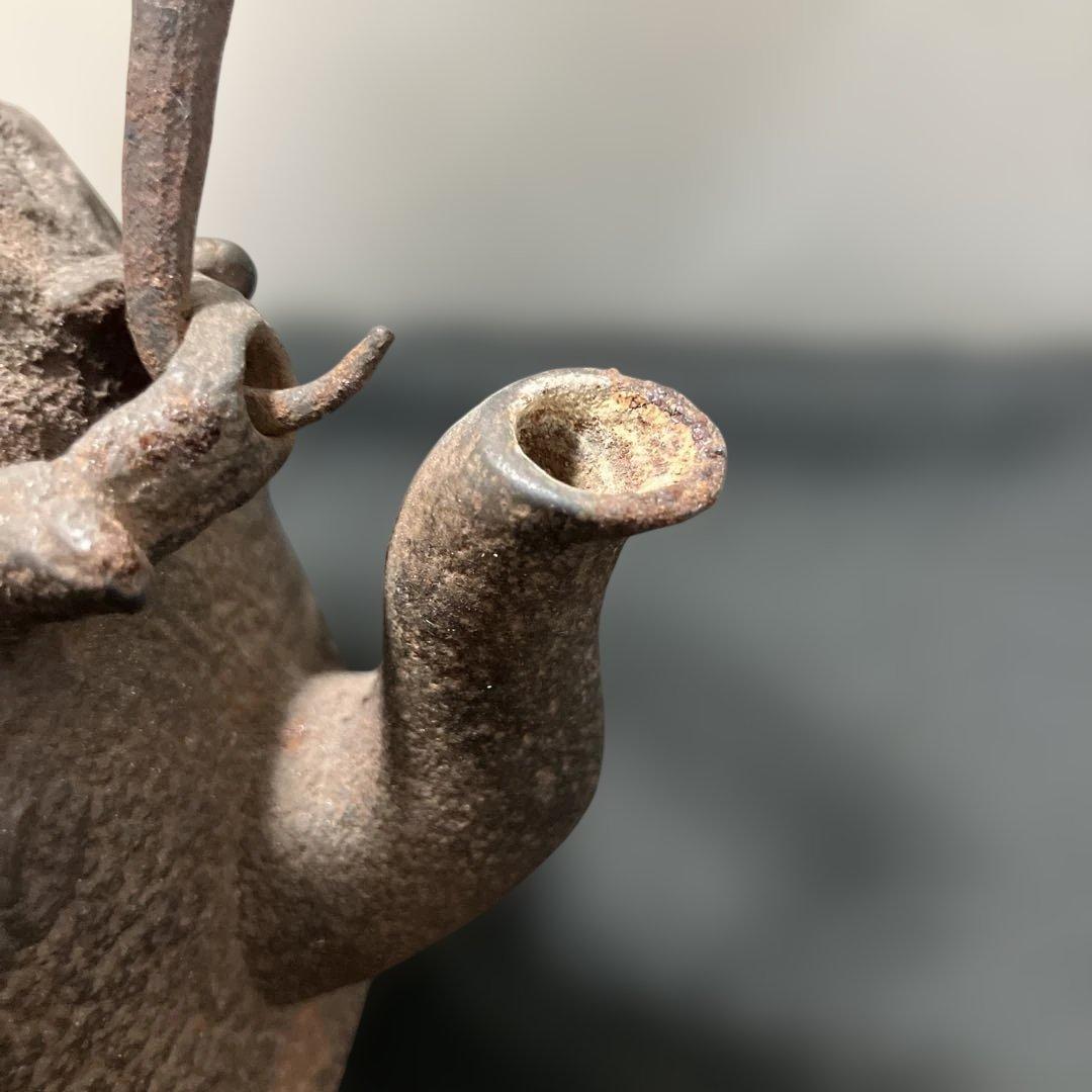 (1-208)鉄製彫刻模様の鉄瓶