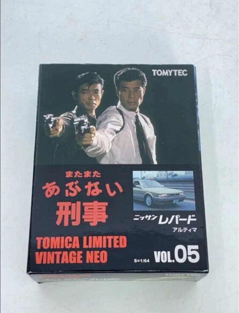 トミカリミテッドヴィンテージ　またまたあぶない刑事05 ニッサンレパード金色