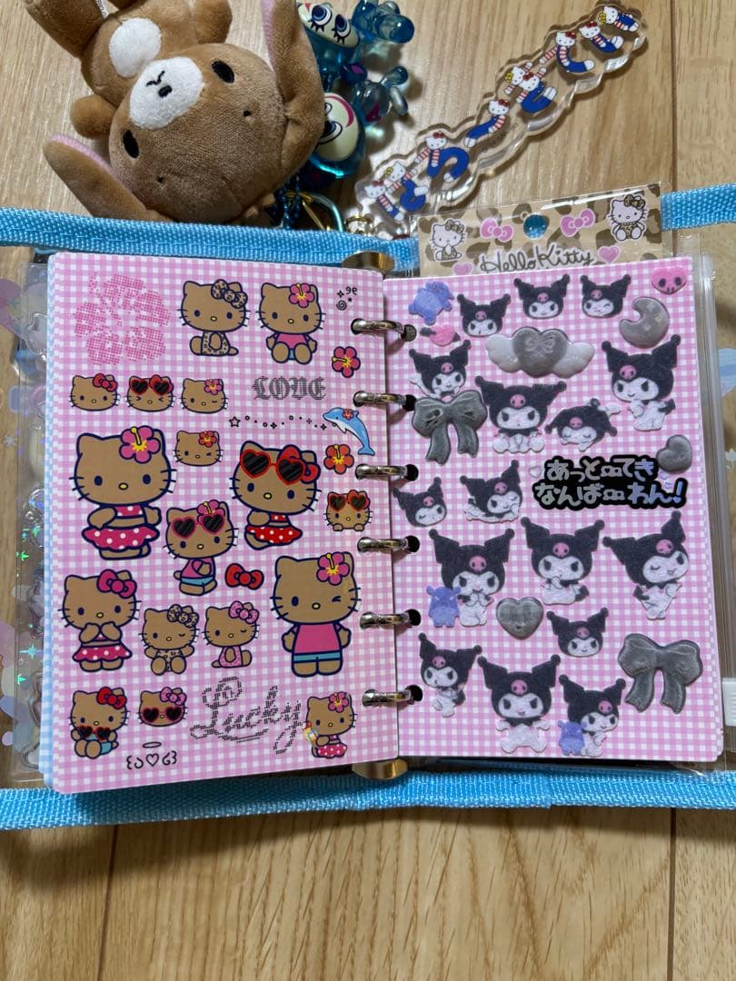 シール帳完成品　サンリオ　ボンドロ リラックマ ディズニー たまごっち