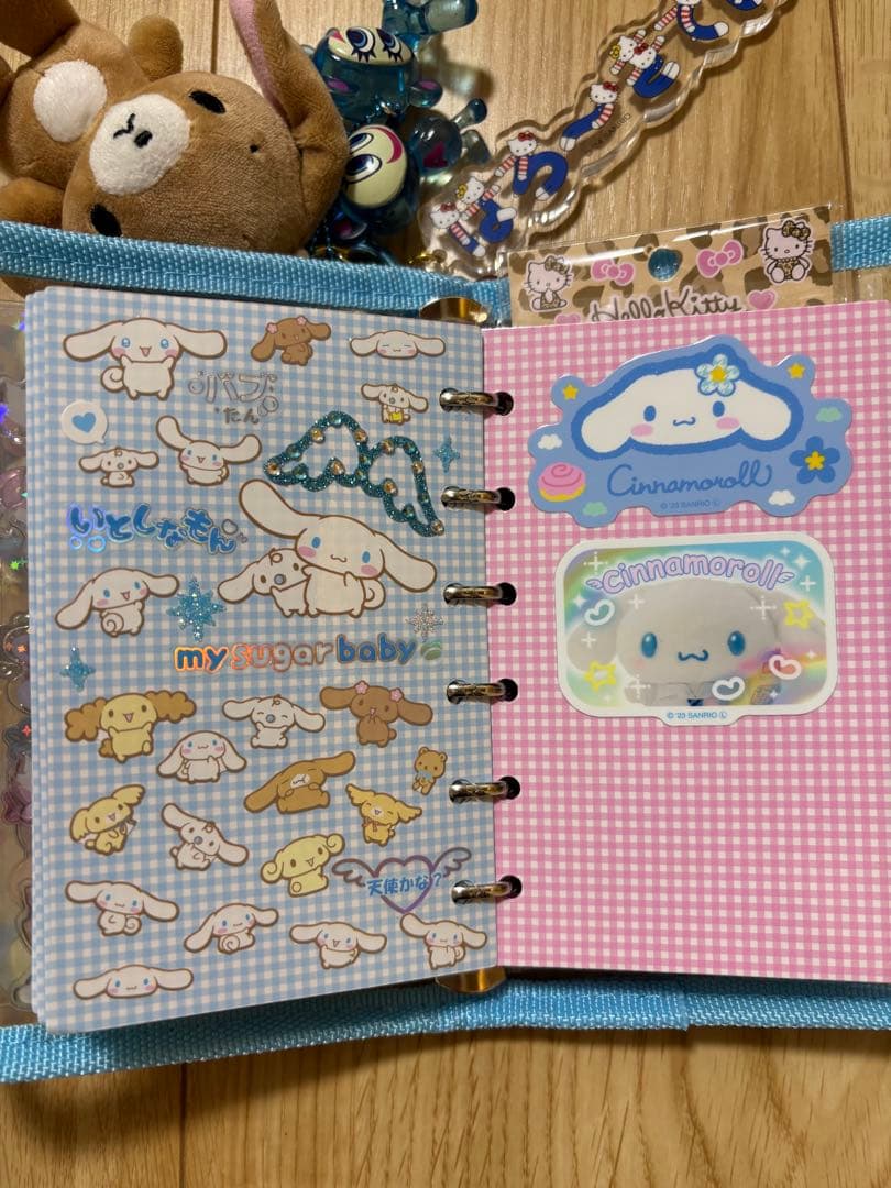 シール帳完成品　サンリオ　ボンドロ リラックマ ディズニー たまごっち