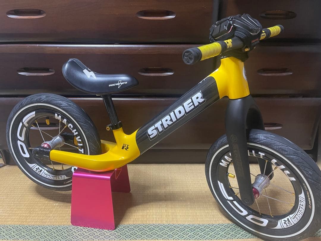 ストライダー　st-r カーボン　イエロー