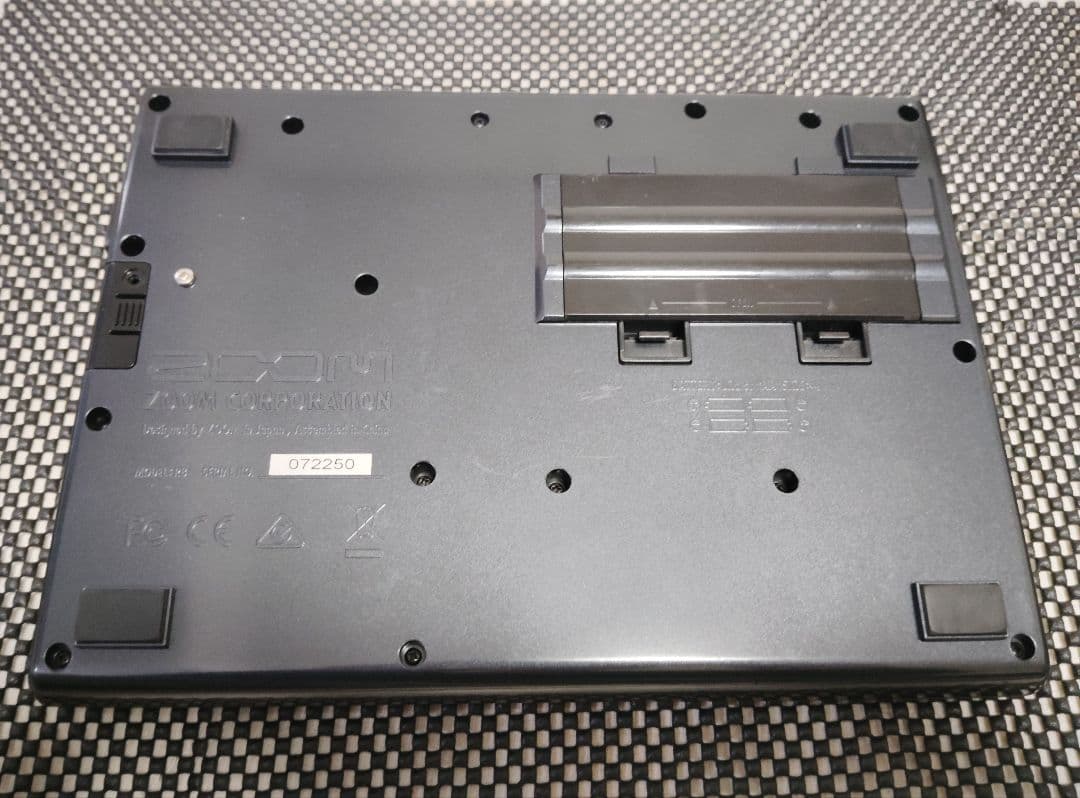 ZOOM R8 マルチトラックレコーダー 根強い人気です