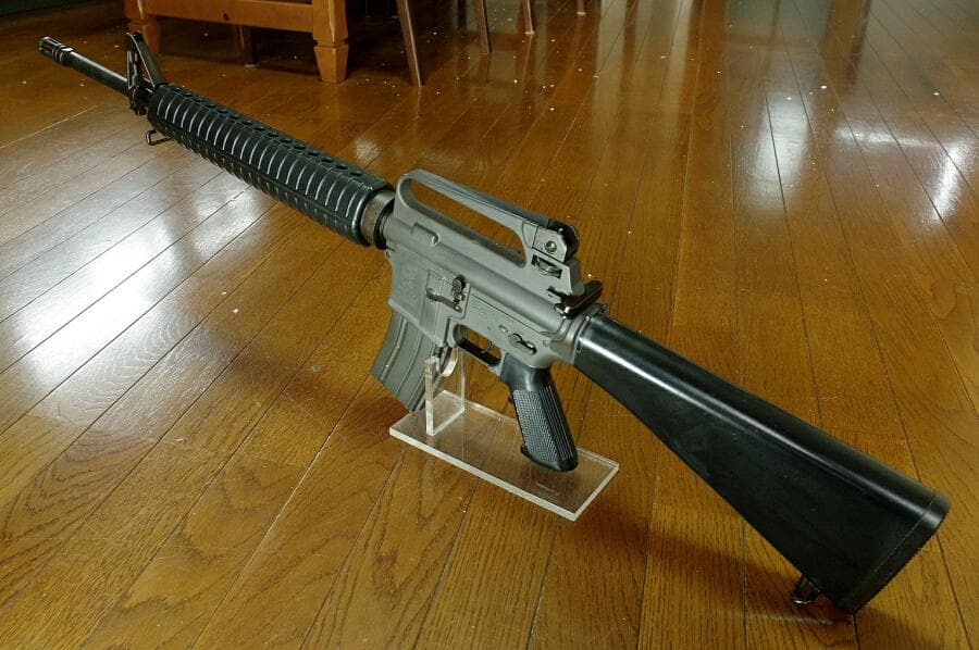 東京マルイ コルト M16A2 NiMHバッテリー＆充電器付き