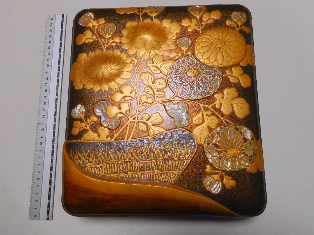 光琳蒔絵硯箱　菊文　時代あり