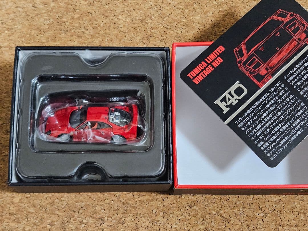 トミカリミテッドヴィンテージNEO フェラーリ F40 (赤)
