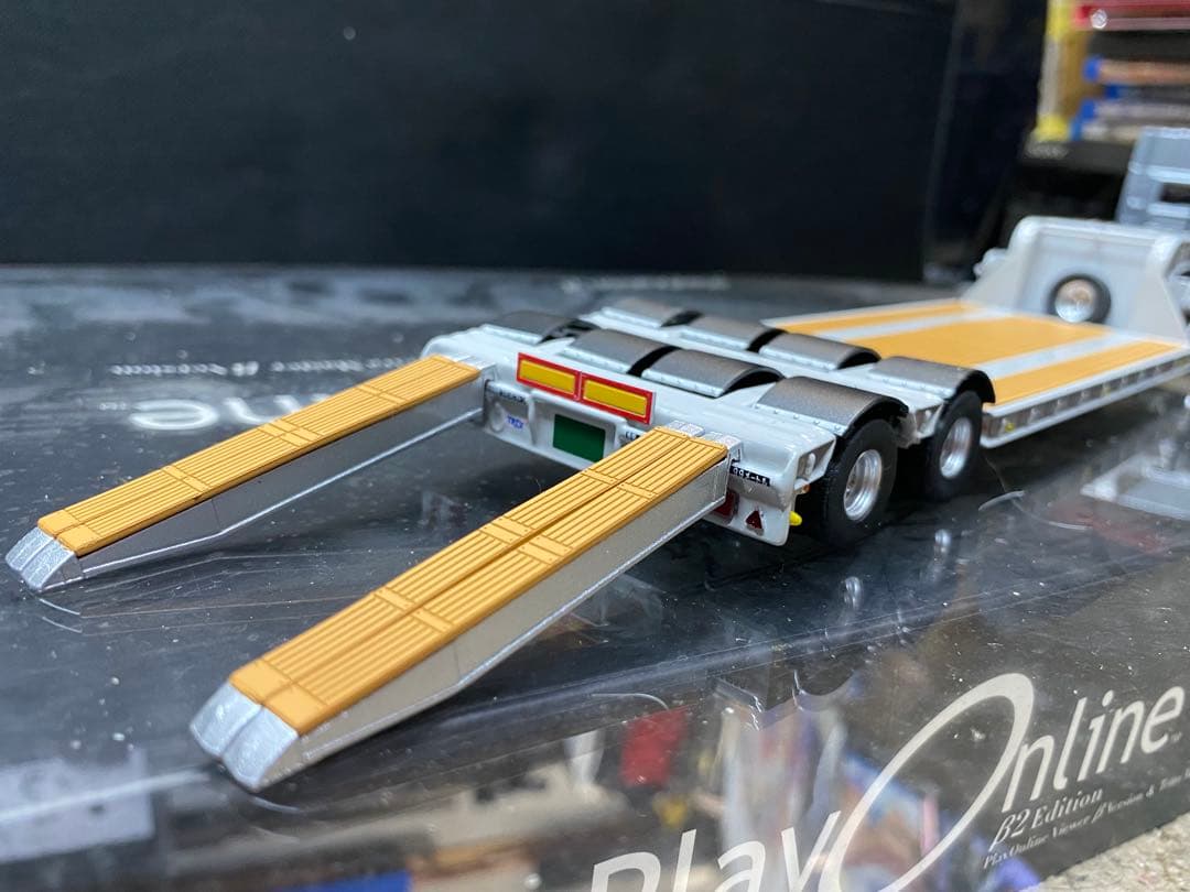 京商 1/43 UDクオン 低床トレーラー ボルボアキュレートダンプセット