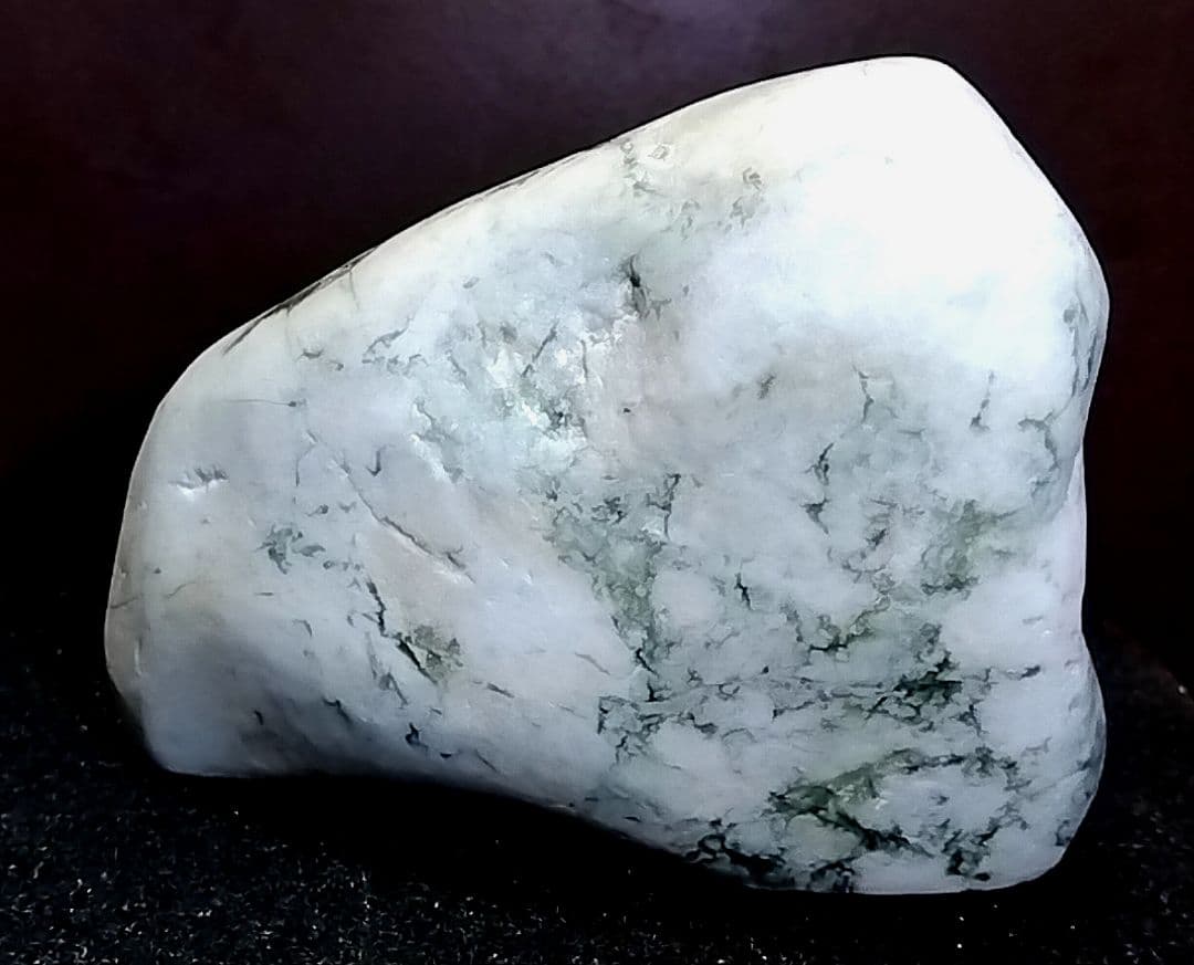 ★翡翠原石★糸魚川転石硬玉【姫川・川ズレ磨き石555ｇ】