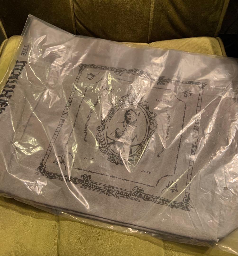 新品☆レディーガガ トートバッグTHE MAYHEM BALL グレー