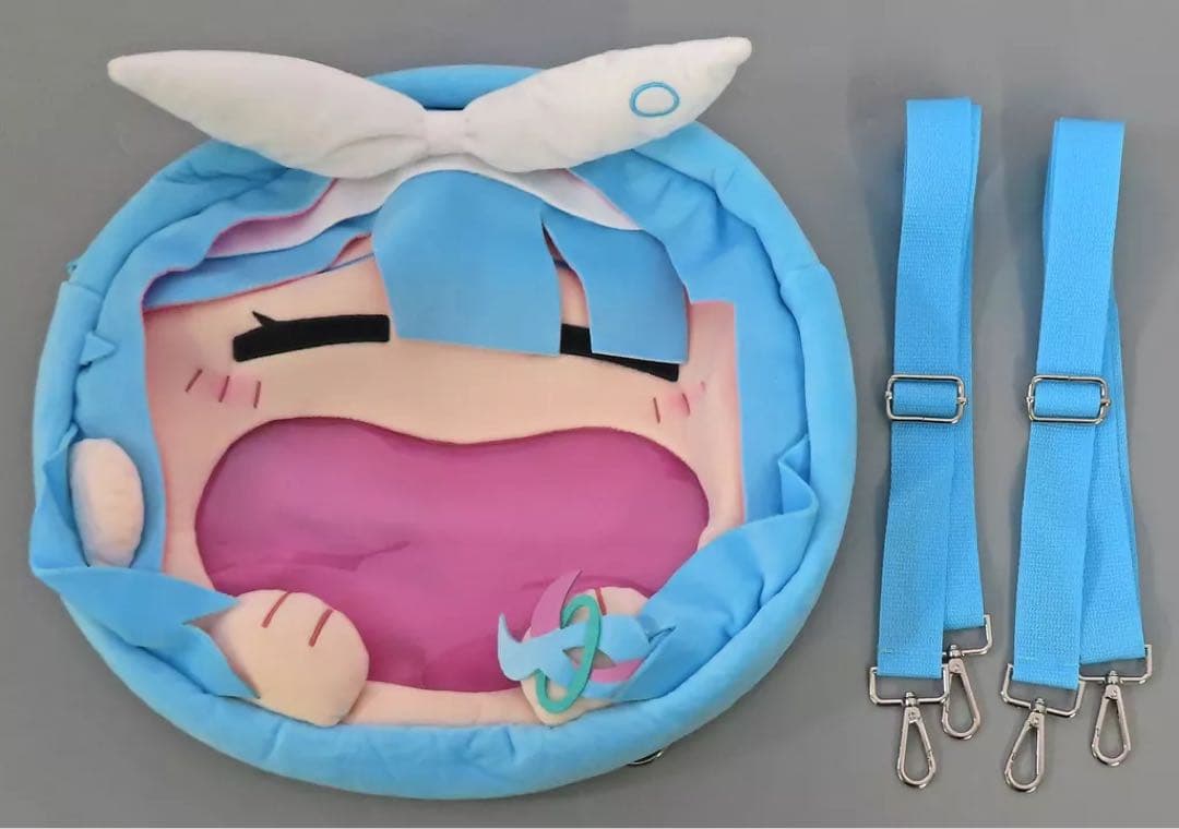 キャラクタークッション 青色 ストラップ付き