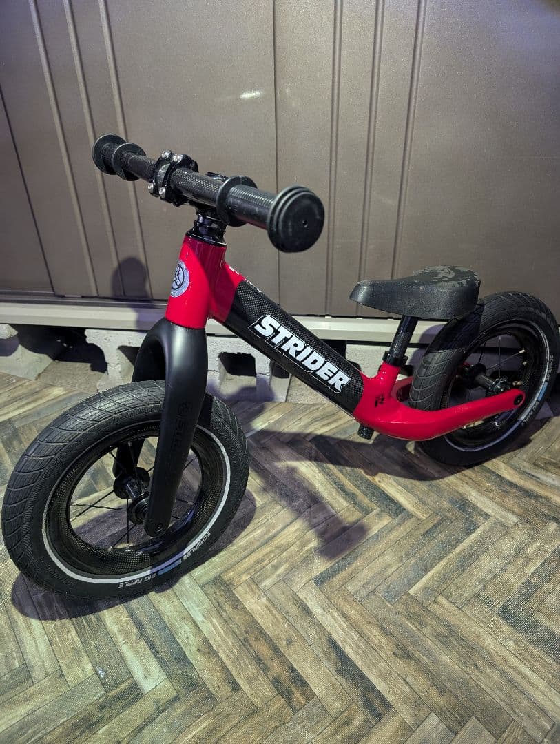 STRIDER ST-R ストライダー　カーボン　室内使用のみ