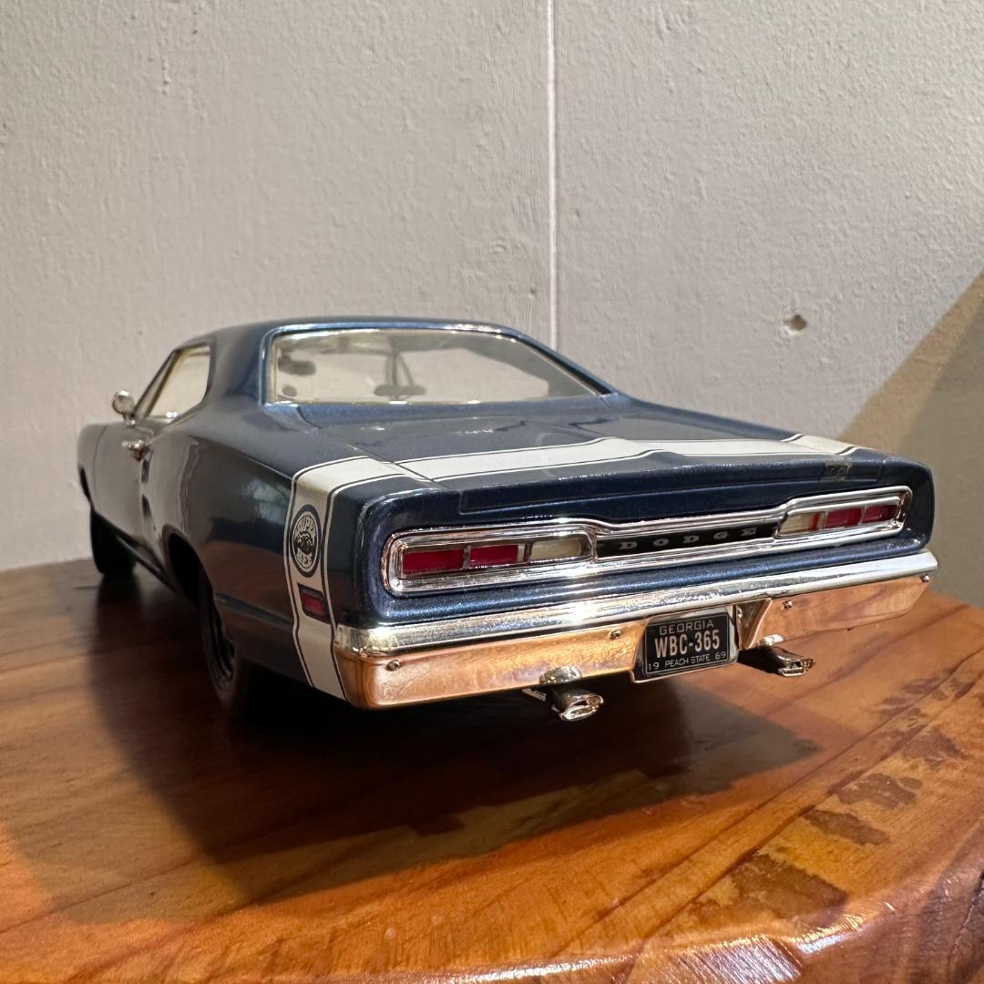 1969 DODGE SUPER BEE 1/18スケールミニカー