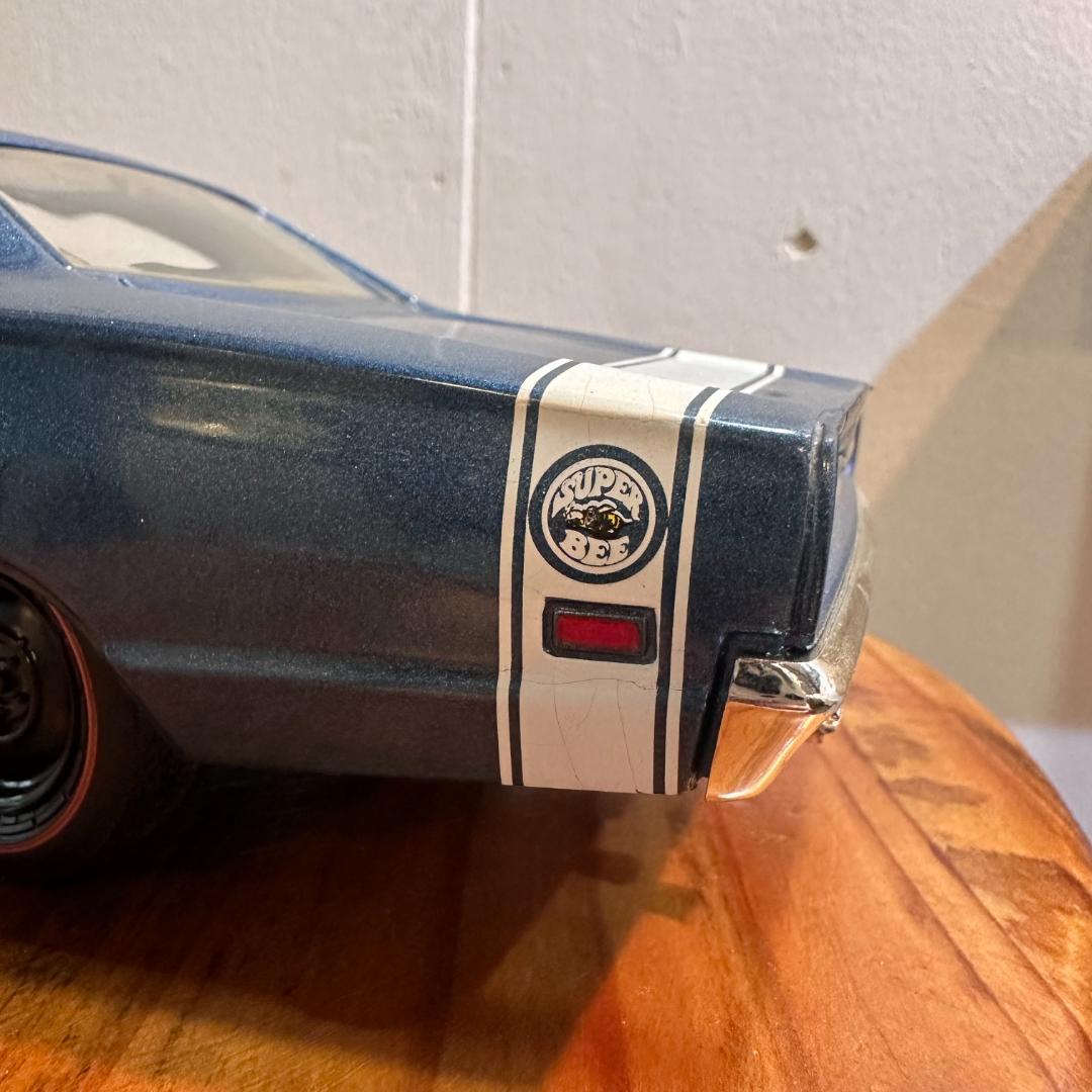1969 DODGE SUPER BEE 1/18スケールミニカー