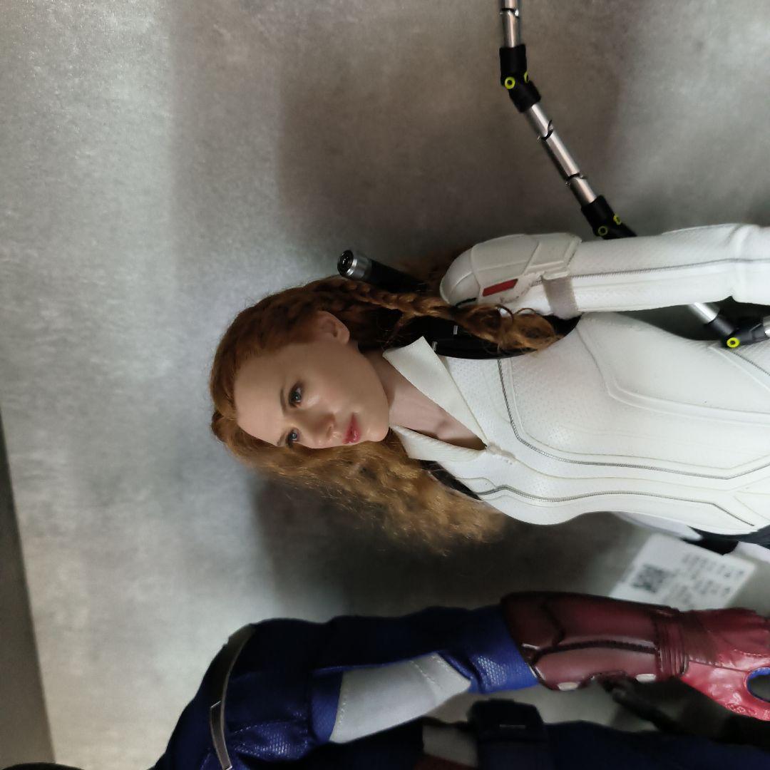 ホットトイズ ブラック・ウィドウ スノースーツ