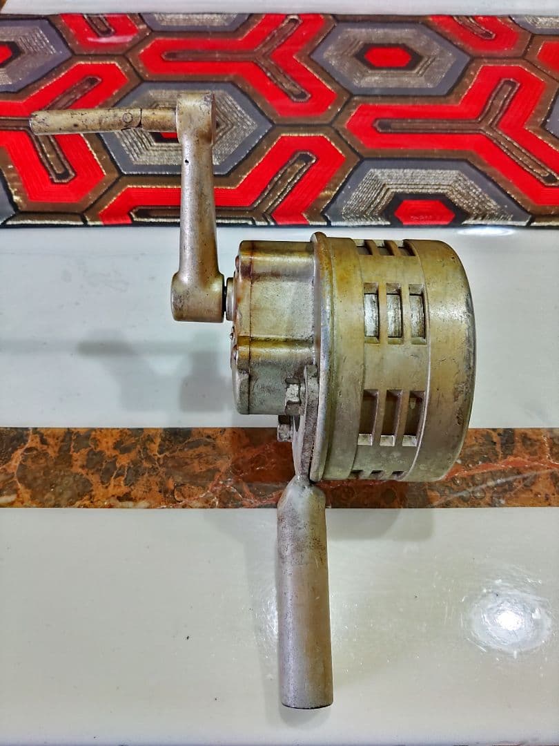 手動サイレン　手動ハンドル回転式サイレン　昭和レトロ　赤尾保商店製　名盤付　可動