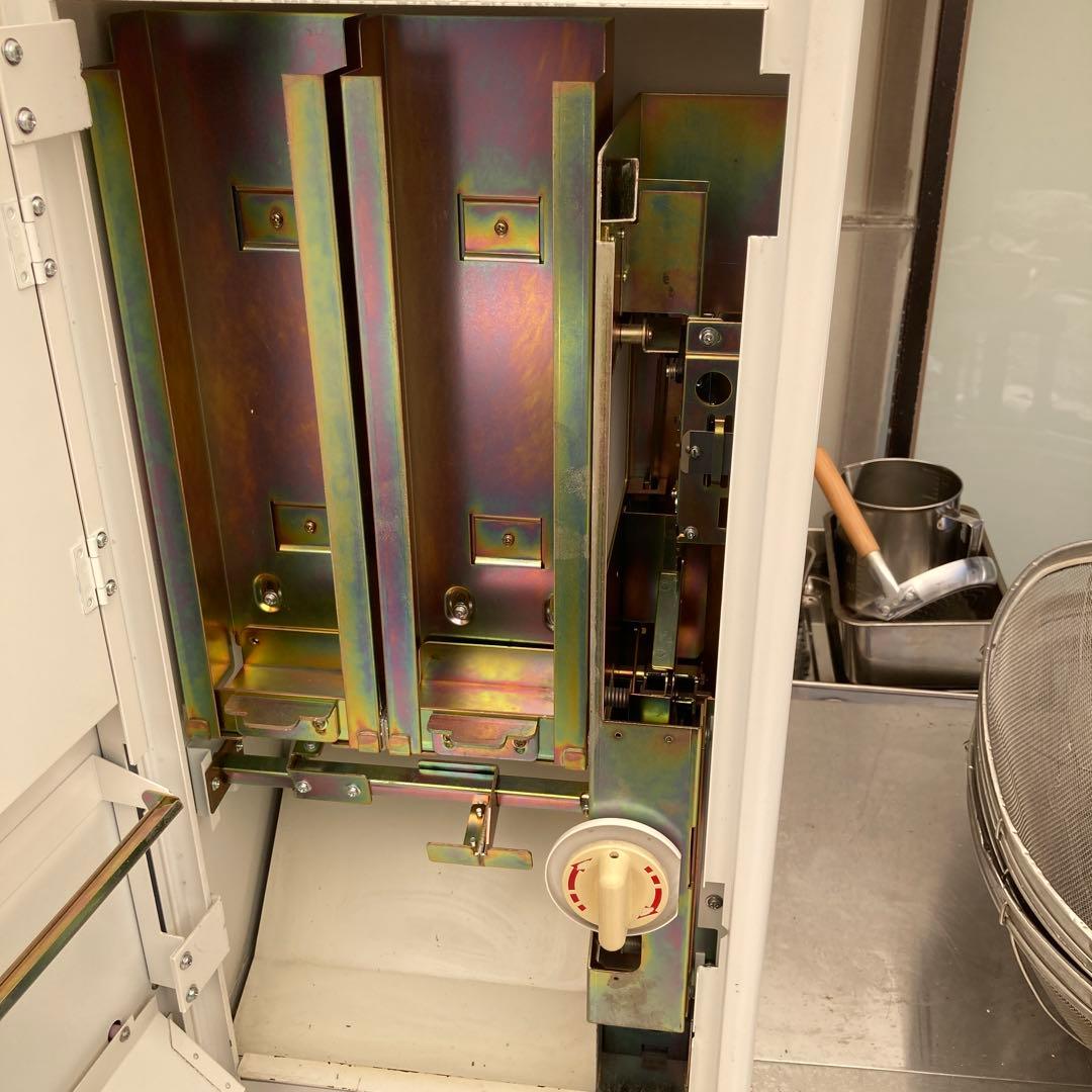 ガチャ機　カードガチャ　手動式自動販売機　ダイト