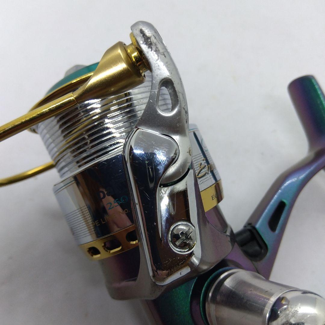 ダイワ 初代 05エメラルダス 2506 中古スピニングリール