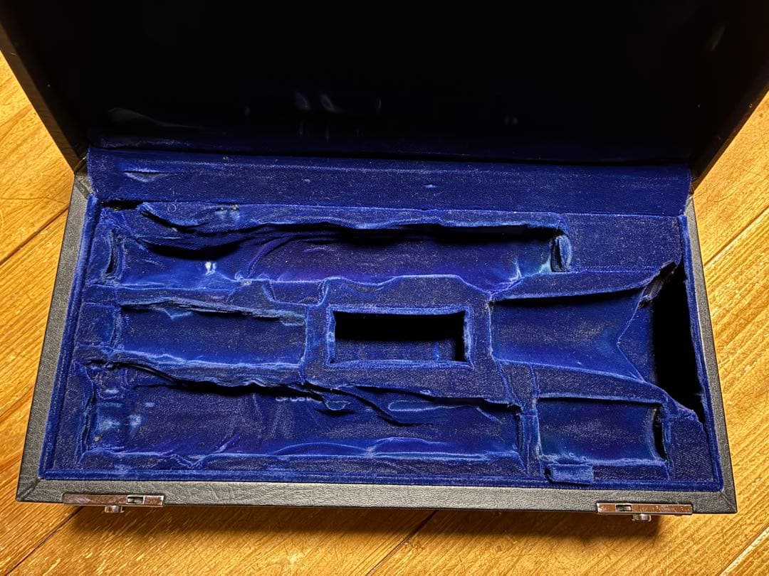 ビュッフェクランポンR13 ケース、カバー付き