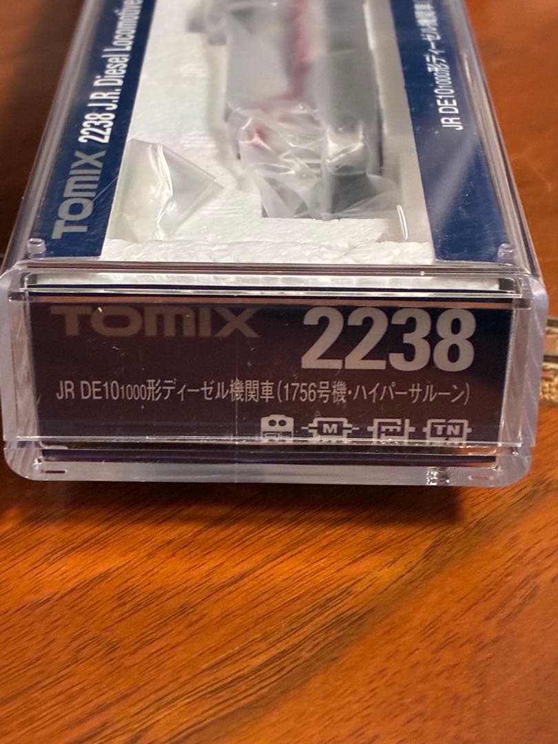 DE10 1000形ディーゼル機関車(1756号機ハイパーサルーン) tomix