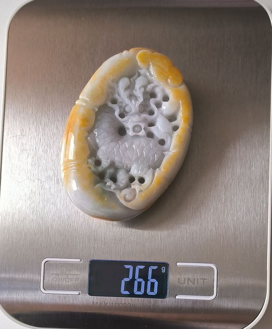 【特価】ミャンマー産黄色本翡翠の彫刻①