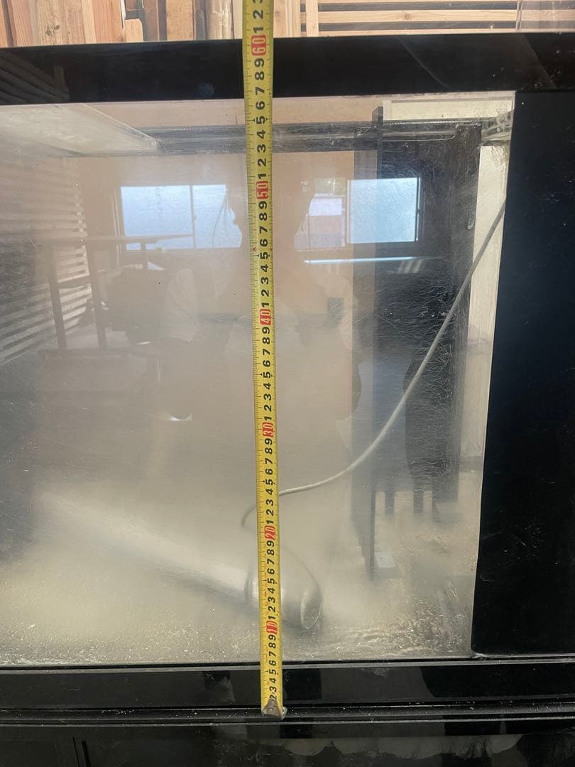 お寿司屋さんにある海水入れ