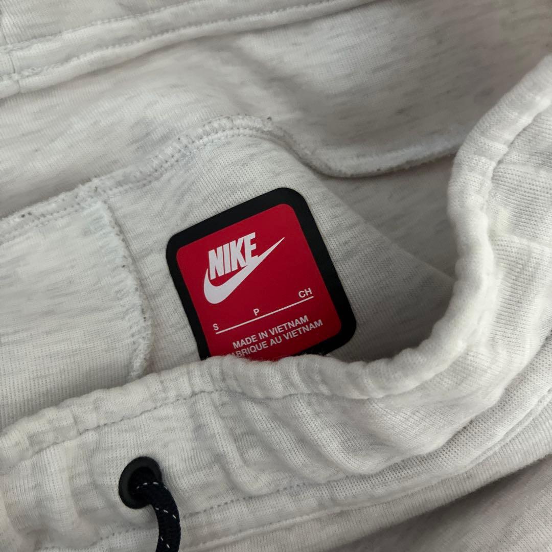 早い者勝ち❗️確実正規品　 白NIKEテックフリース