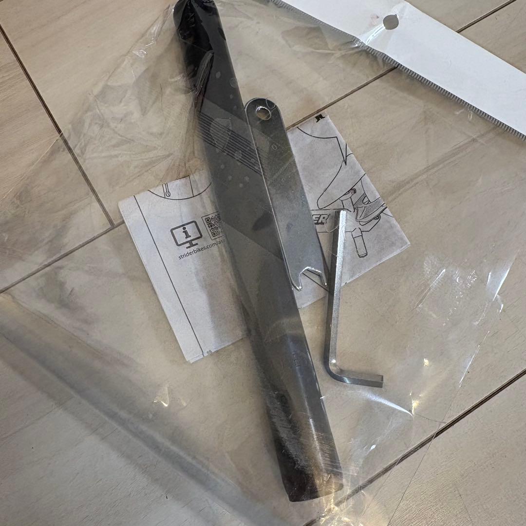 STRIDER ストライダー　レッド　12インチ　幼児乗り物