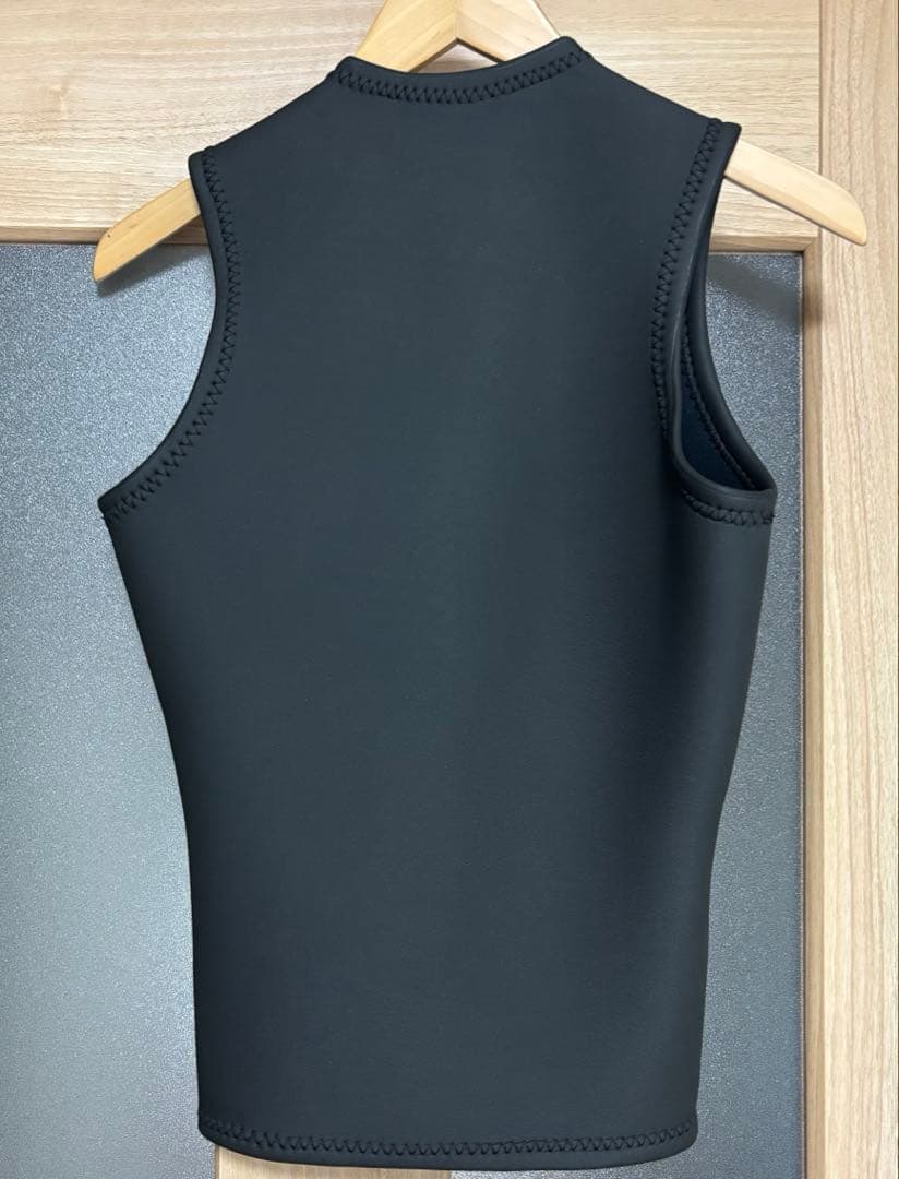 新品 AXXECLASSIC 2mmフロントジップベスト L 黒