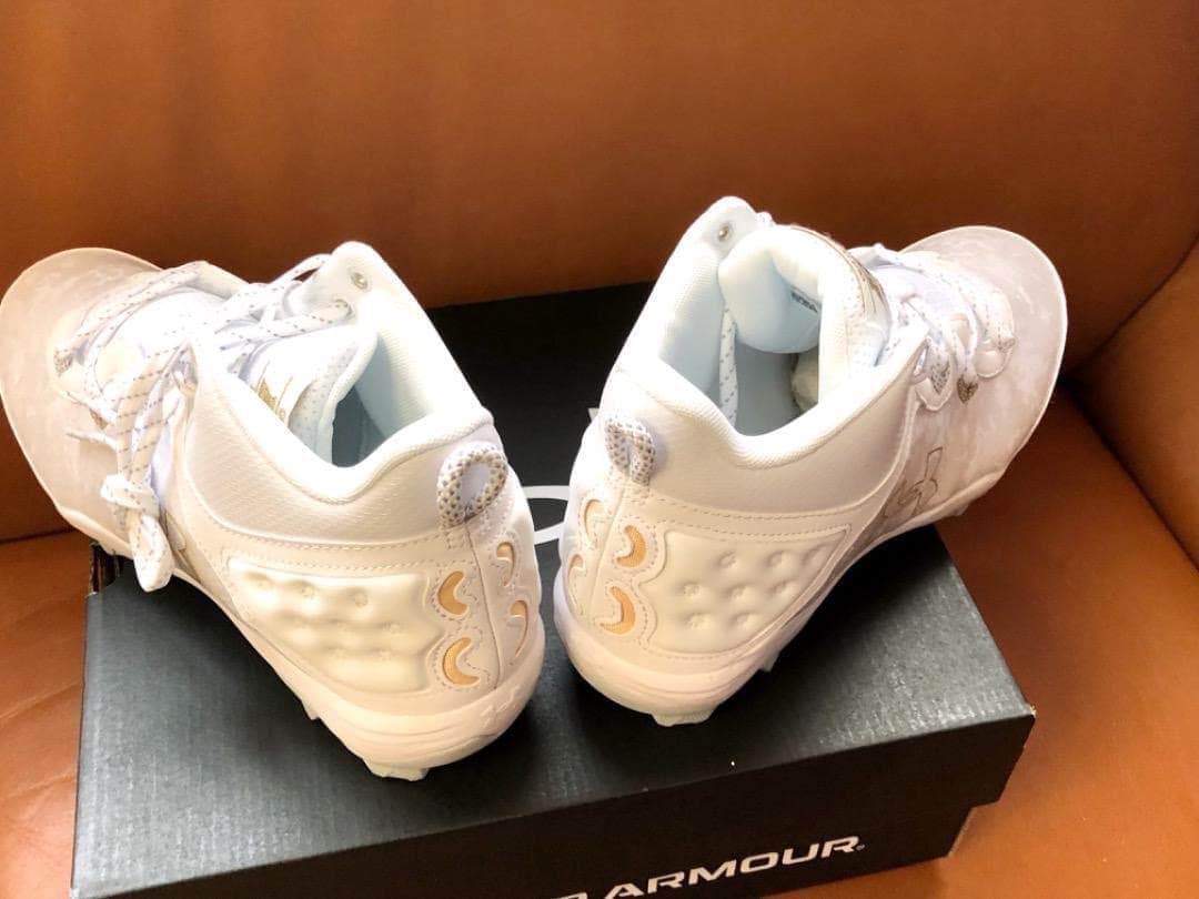 新品2026年USA国内限定アンダーアーマー野球ハーパー8MidRm30cm