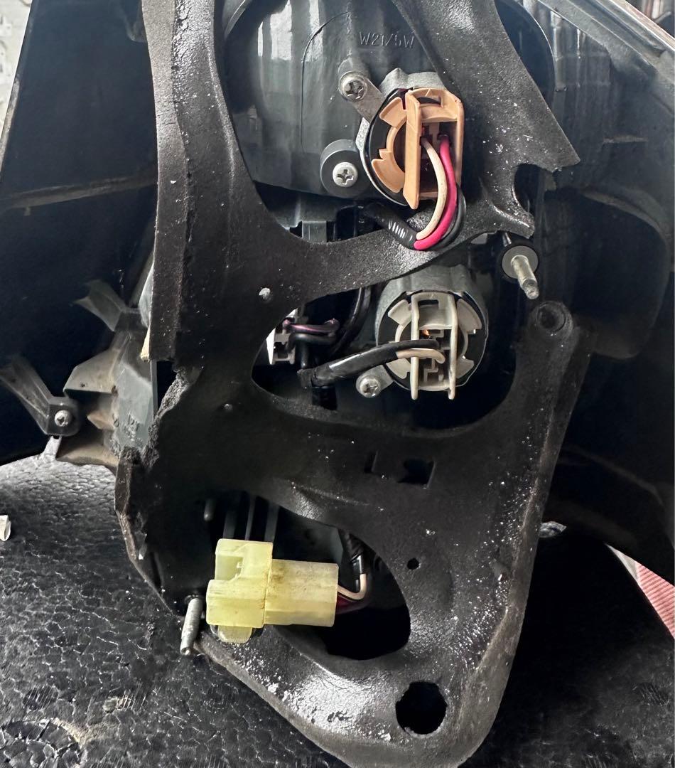 スバル　レガシィ　テールランプ　右左セット　一台分