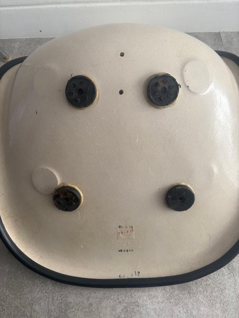 Herman Miller ヴィンテージ グリーン 割れエンボス ③ リペア必須