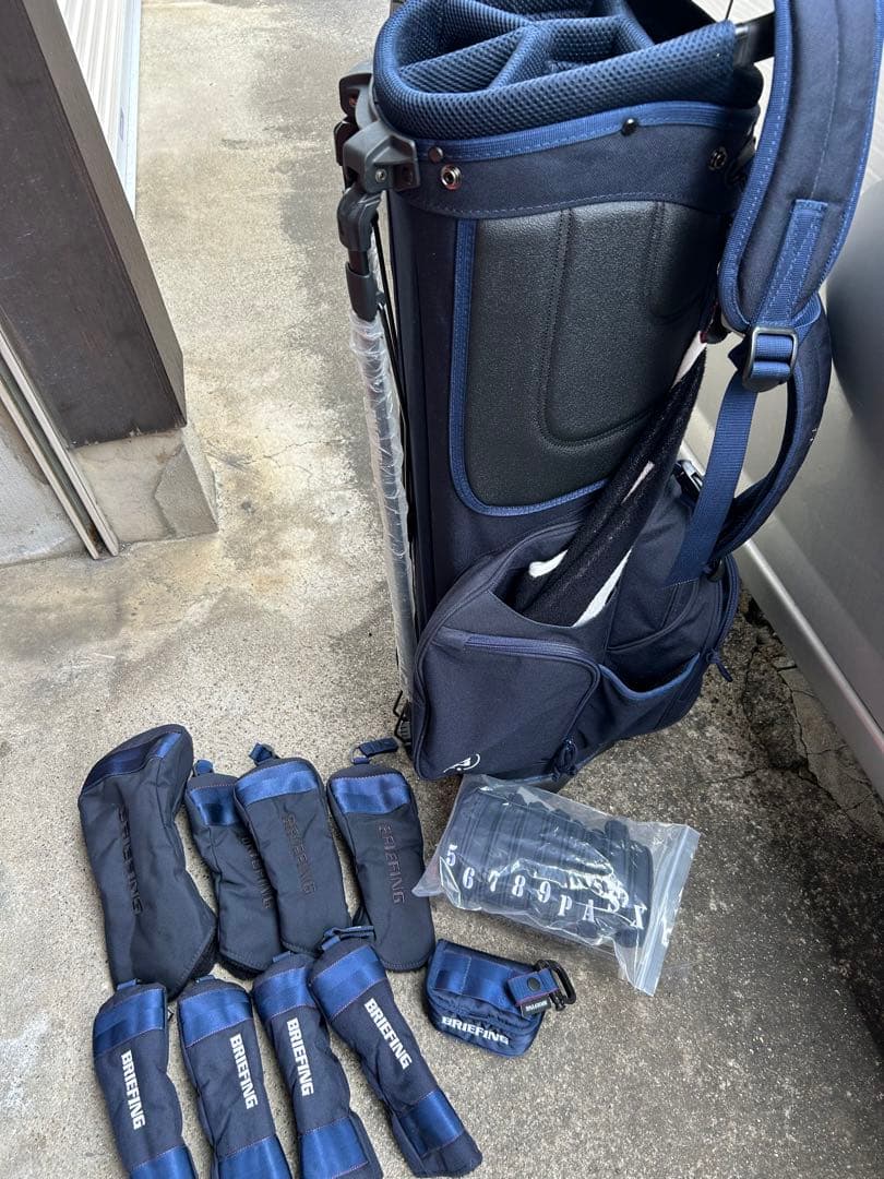 超美品ブリーフィング　キャディバッグ＋ヘッドカバー