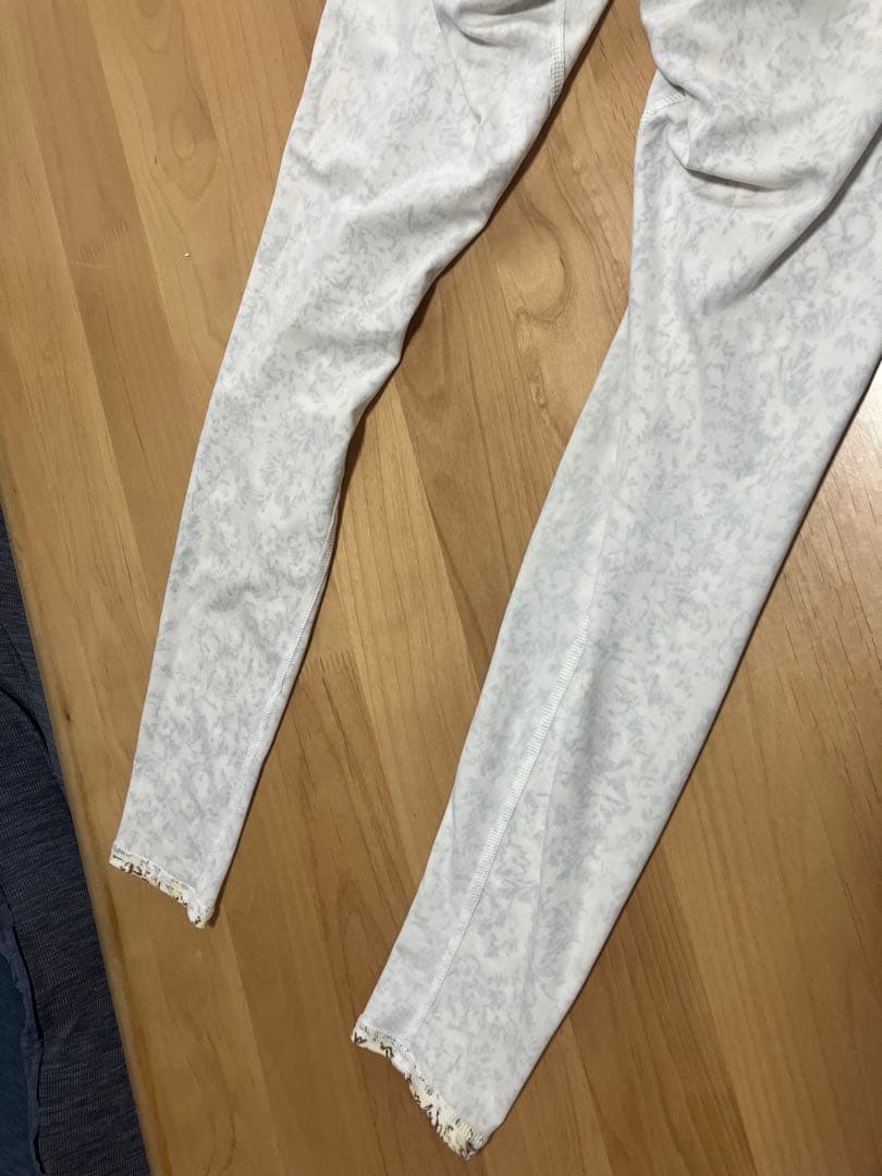 emmi yoga フラワー　イエロー　上下　セットアップ