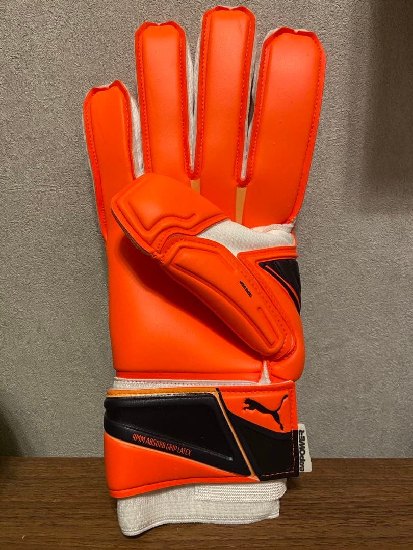 『新品未使用』プーマ　エヴォパワー1 ゴールキーパーグローブ