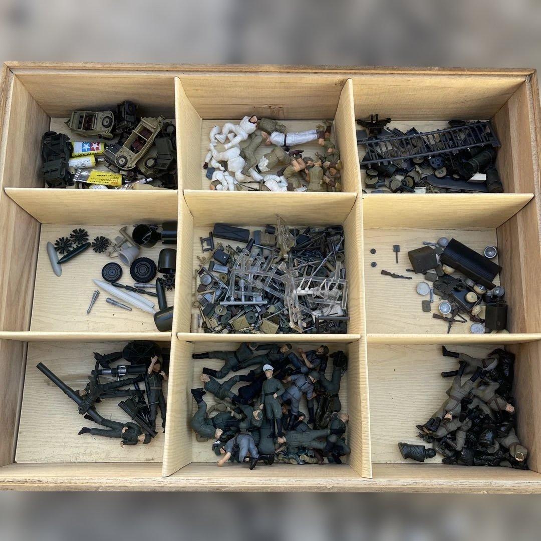 1/35 模型製作用品セット フィギュア・ミニカー・武器