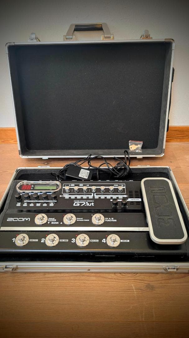 真空管搭載 ZOOM G7.1ut ギターエフェクター おまけのケース付き！