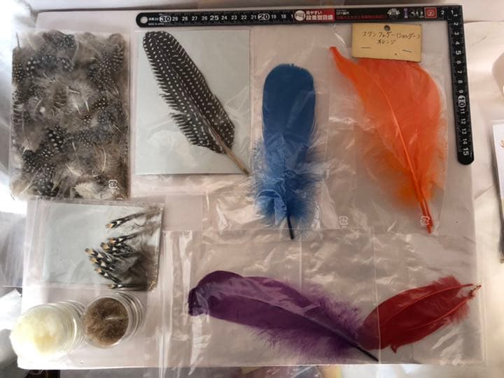 『匿名配送』フライフィッシングマテリアル大量ツール(ケース付)