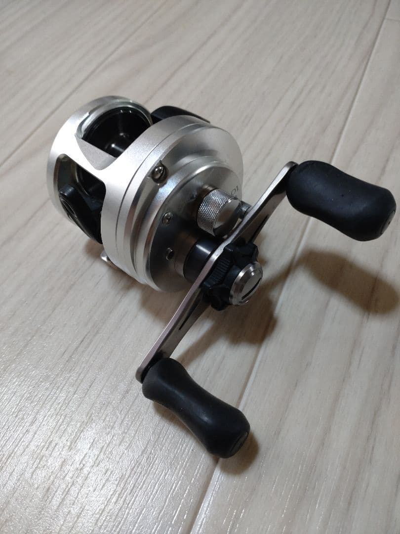 シマノ　12カルカッタ201　左巻き　200番