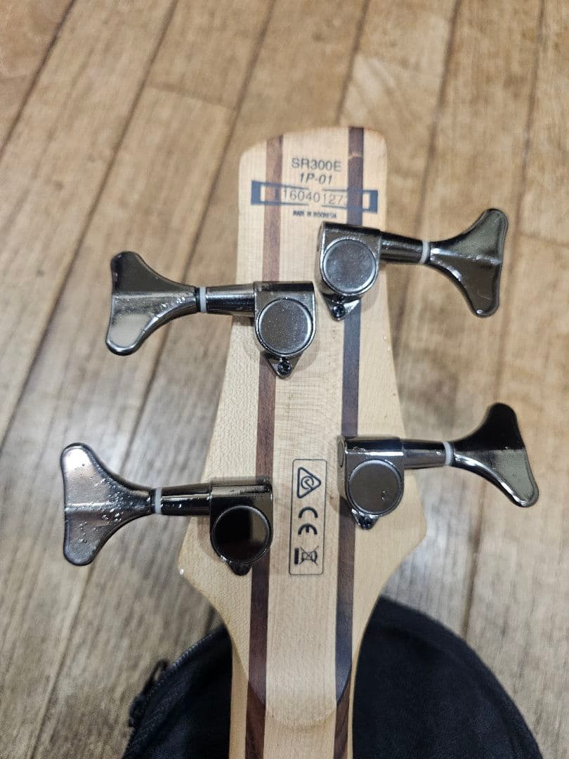 Ibanez SR300e アイバニーズ